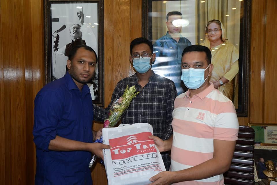 যারা দেশের জন্য সত্যিকার অর্থে নিজস্ব উদ্যোগ ও ঝুঁকি নিয়ে কাজ করে